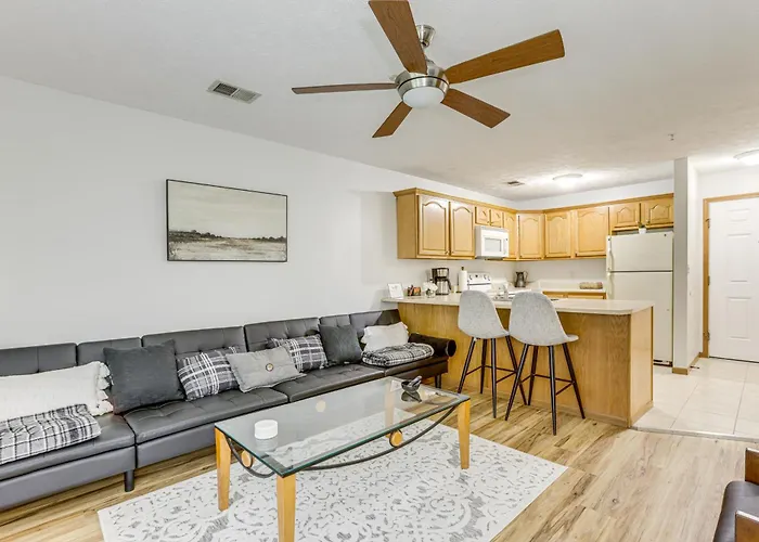3 Mi To Wvu: Condo W/ Deck In Morgantown