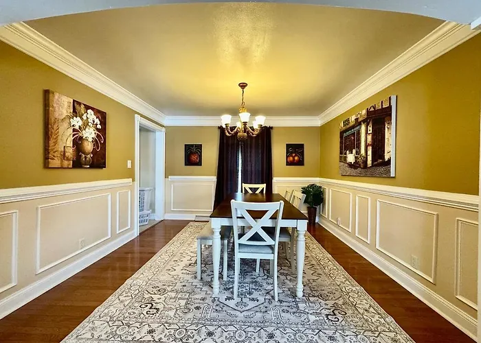 Cozy House For Small Or Big Group In Bridgeport Wv