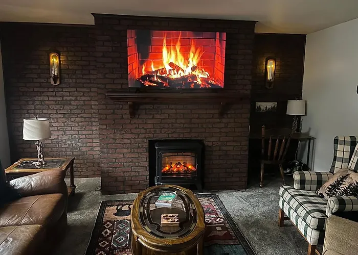 Hidden Cabin Vibes Cozy Fireplace Retreat